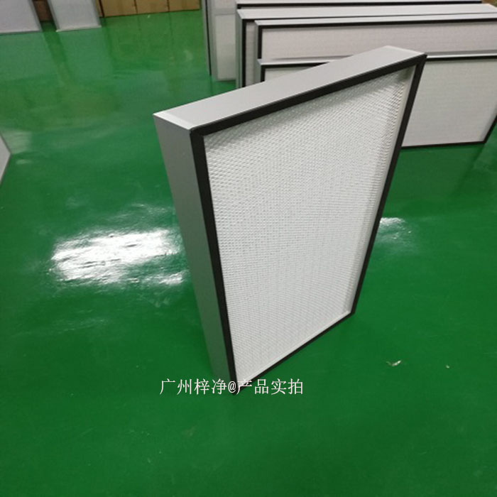 高效過濾器在潔凈室中的布置是確保室內空氣質量達到規定標準的關鍵環節。 高效過濾器在潔凈室中的布置是確保室內空氣質量達到規定標準的關鍵環節。