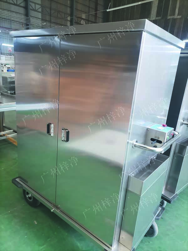 密閉式滅菌器械物品電動轉運車采用304拉絲不銹鋼板面板厚度:≥1.2mm,表面作拉絲亞光處理。 密閉式滅菌器械物品電動轉運車采用304拉絲不銹鋼板面板厚度:≥1.2mm,表面作拉絲亞光處理。