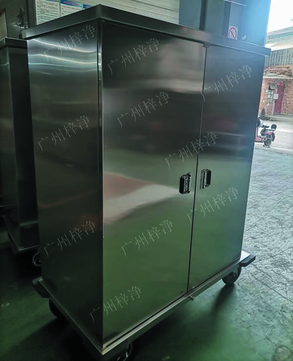 一次性物品電動轉運車采用304拉絲不銹鋼板面板厚度:≥1.2mm,表面作拉絲亞光處理。 一次性物品電動轉運車采用304拉絲不銹鋼板面板厚度:≥1.2mm,表面作拉絲亞光處理。